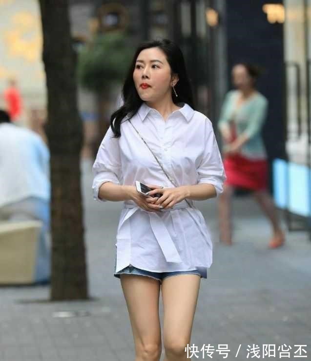 打底裤 精致的印花打底裤穿搭,展现出靓丽自信的气质,舒适清爽!