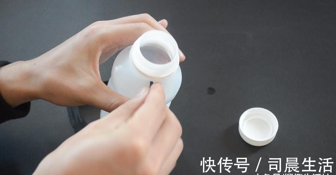 衣柜|衣柜里面挂一个塑料瓶, 没想到作用这么大, 看完你会感谢我的