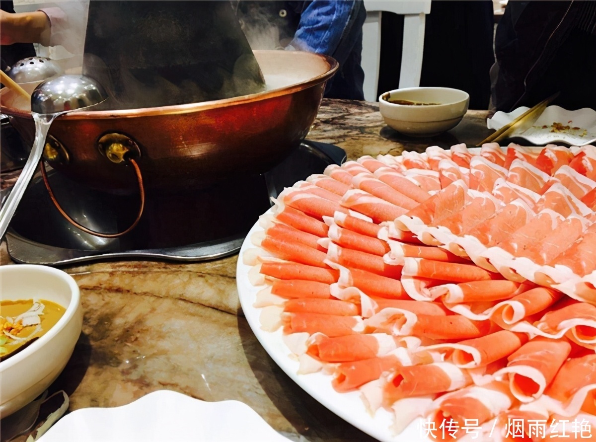 北方人VS南方人的火锅蘸料,虽然吃的是同一个锅,却是两种味道