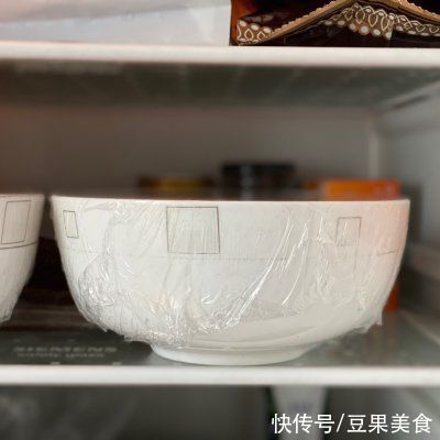 保鲜膜|这是特色茴香根最正宗的做法，好吃到爆