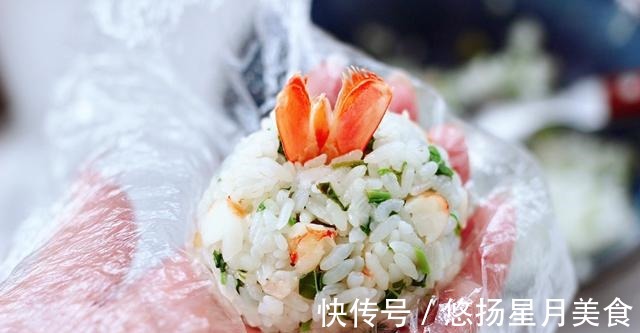外表|外表极具吸引力的香椿鲜虾饭团，口感软糯入味，散发着淡淡的清香！