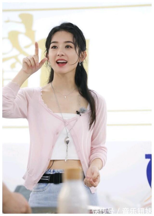 颖宝|赵丽颖现身桂林录制《中餐厅》,机场照瘦成筷子,离婚后气质堪忧