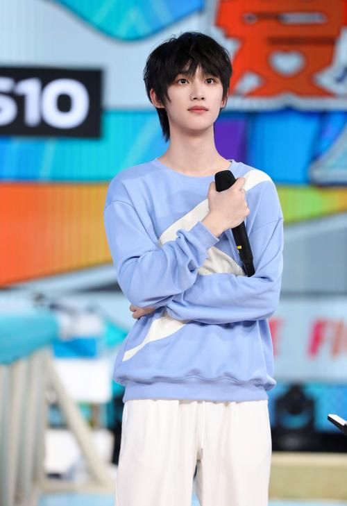 何老師|《快樂大本營》對丁程鑫的實力寵愛，閉關缺席錄制準備禮物，高考前發博祝福