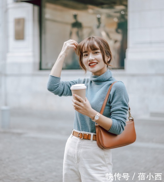 浅色系 新年穿搭怎么能没有高领衫?建议你这样穿,走亲访友别人都夸你美