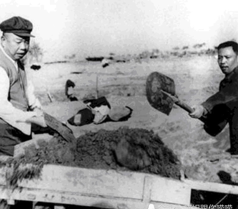 挡住|王树声大将去部队看望女儿，门卫挡住不让进，排队填表手冻得通红