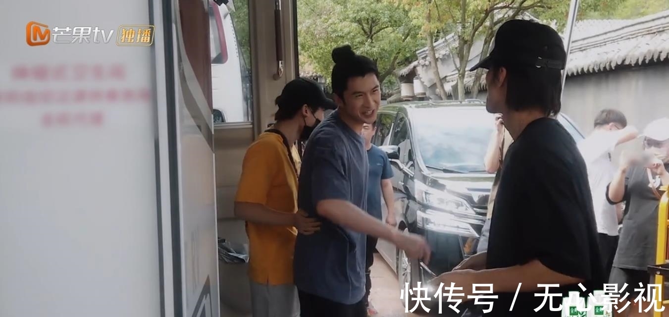 言承旭|《披荆斩棘》言承旭空降横店,探班张云龙,二公舞台表演惊艳全网