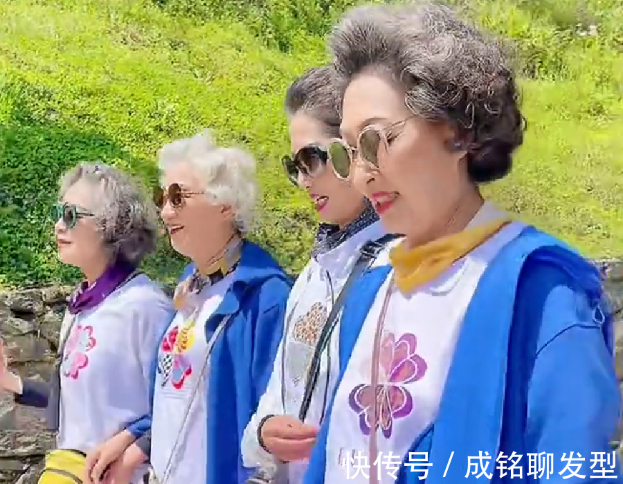 染发|70岁就别染发了,花白发真实自然不做作,发型烫好照样时髦显年轻