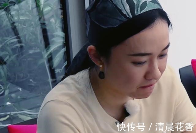 唐一菲暗讽霍思燕能吃,谁注意她的表情,都懒得装了