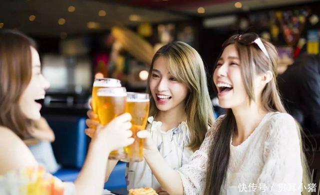 休息区|“小孩子喝你一口饮料怎么了”,奶奶无理护娃,女孩:我有肺结核