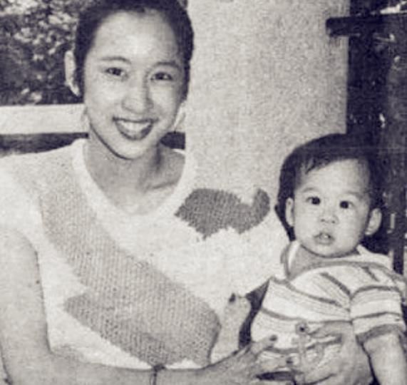 受委屈|朱玲玲姿态高,与霍震霆没感情就离婚,不为子女财产地位受委屈