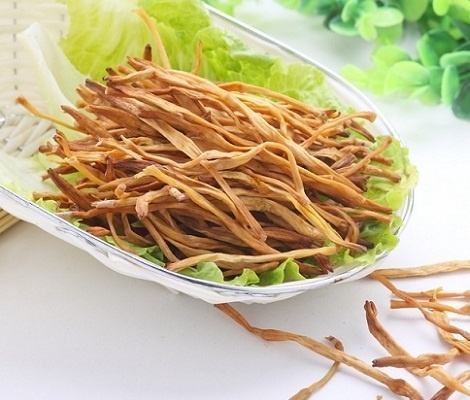 伤身|失眠最怕一种菜，农村到处有，经常吃一点，睡得特别香！