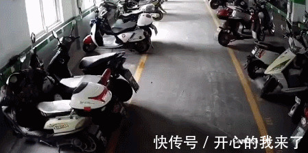 |搞笑美女GIF:男女之间没有纯洁的友谊!你看她眼神就知道了