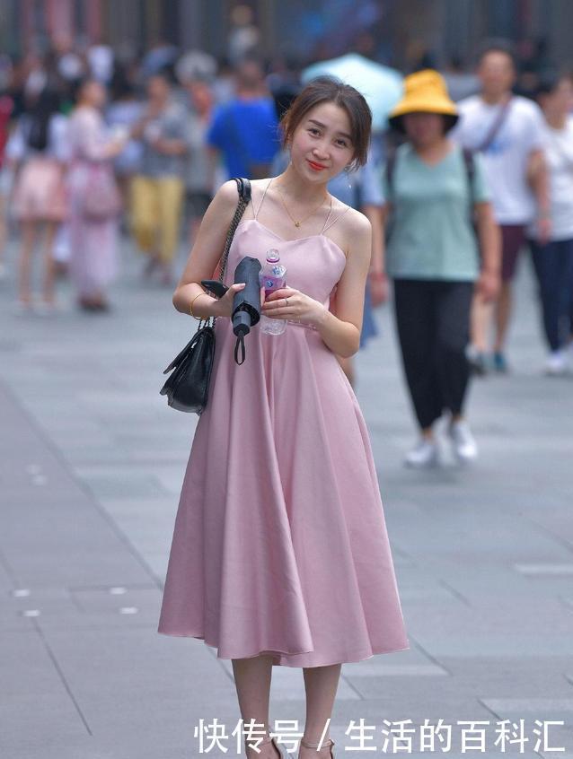 喜欢|不喜欢裤子的束缚那就选择一条A字裙吧,可以让你摆脱庸俗感