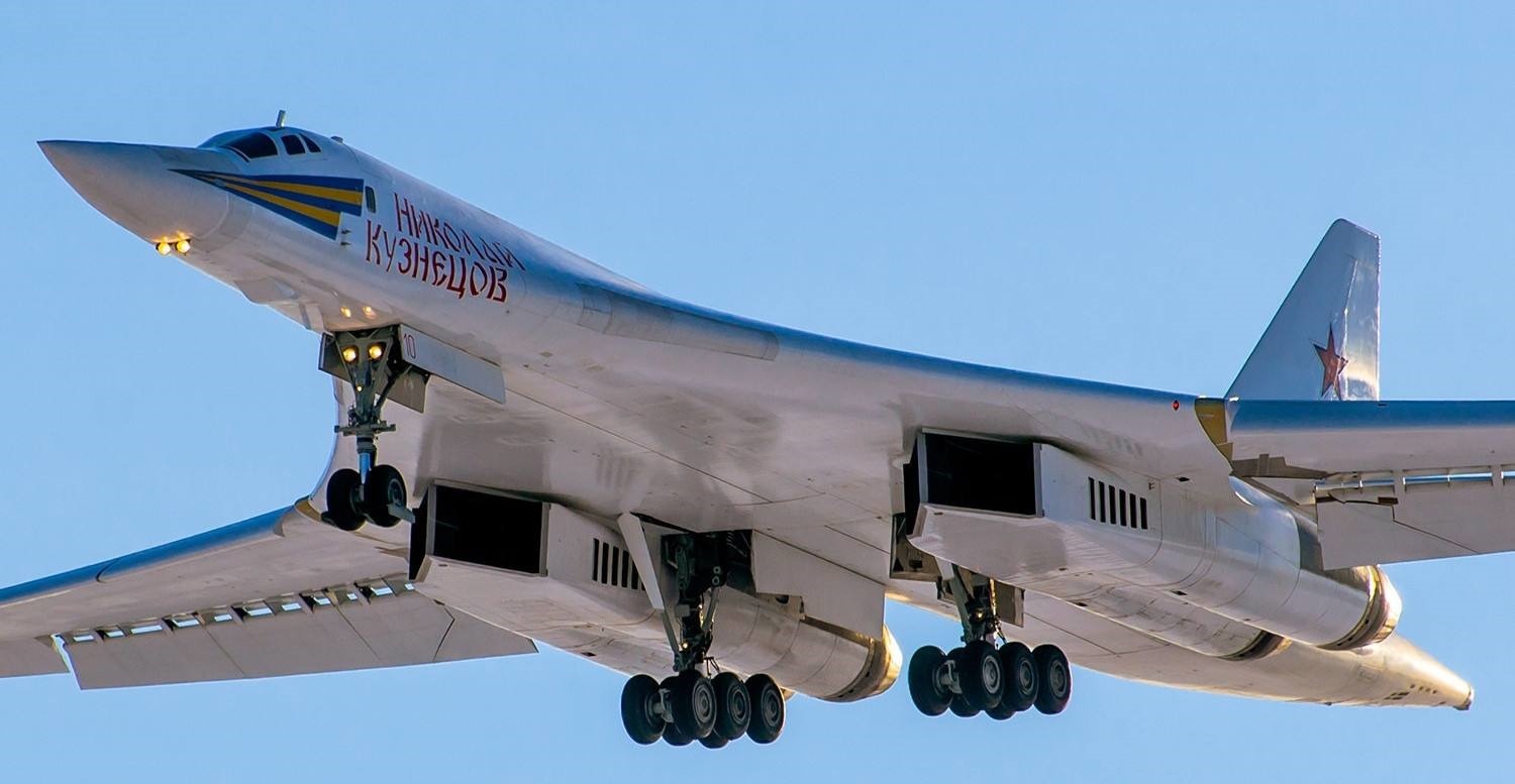 战略轰炸机|最强轰炸机载弹量对比，美23吨，俄45吨，我国是多少？