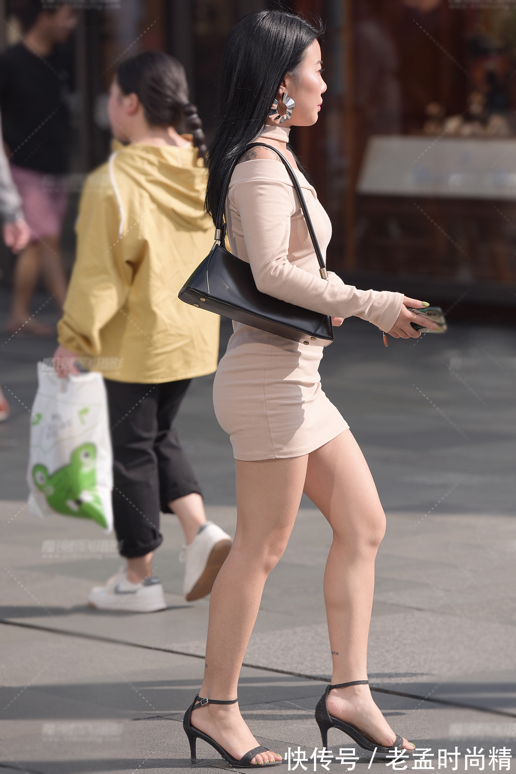 穿搭|初秋微凉，穿搭长袖针织裙，修身又显瘦，简约时尚又优雅温馨