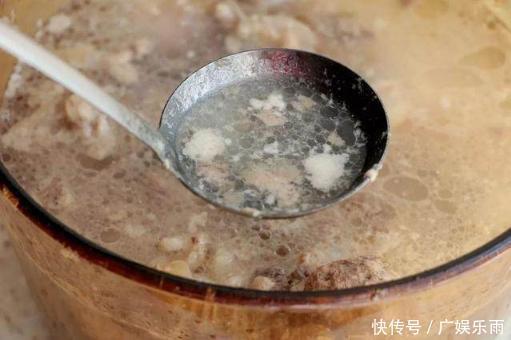 猪蹄去腥有妙招,除了焯水不妨加几片它,去腥又提香