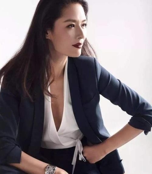 运动员|亚洲第一名模,被迫结束运动员生涯,坐拥名车豪宅,47岁孤身一人