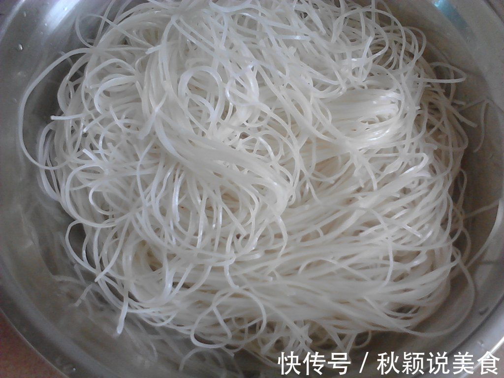 教你爽口解馋的凉拌米粉,简单易做又营养美味,吃的真过瘾