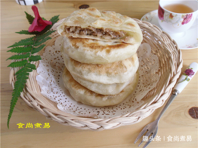 此款馅饼超简单，不用酵母，不用烫面，香软有嚼劲，百吃不腻