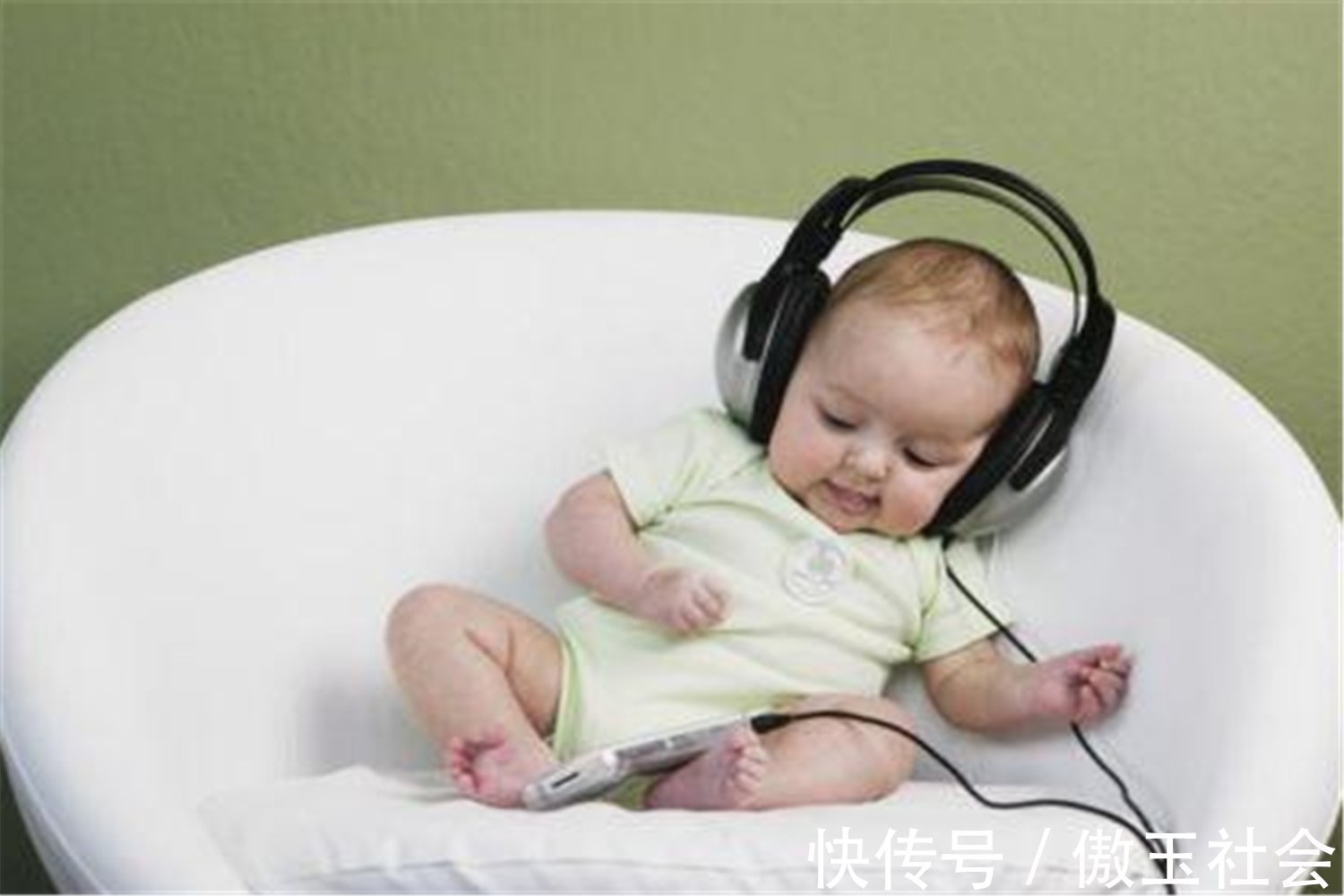 听觉|孩子智力发育情况,1岁内就有迹可循,有这3种表现多半是高智商