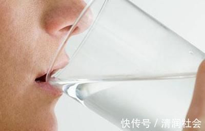 高血压|有高血压的人早晨起来喝杯水,血压会不会高起来?该喝不该喝