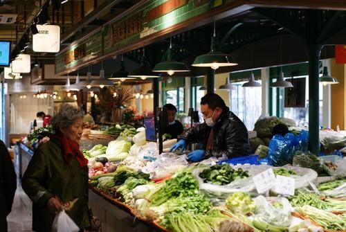 上海小店故事｜在菜场里下馆子，是怎样的体验？