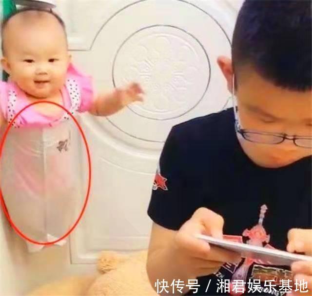 外甥|小舅贪玩带娃走红,竟把宝宝挂门上,网友同情小外甥!