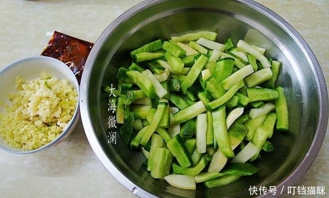 晒干|腌萝卜条不用晒干,简单几步,清脆爽口,香辣下饭,半年不坏