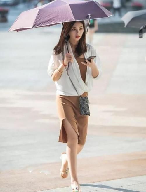 身材高挑|身材高挑的美女，一件白色长款外套，仙女利落很显名媛气质