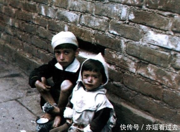 犯人|纳粹统治下珍贵镜头：军官教情妇开枪，犯人住处小如猪笼！