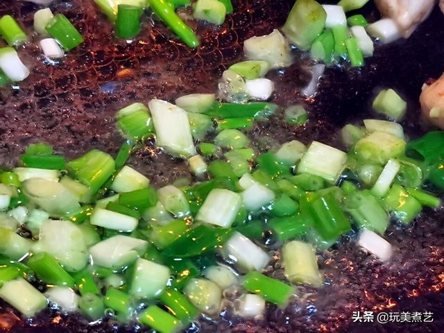  下饭|小小辣萝卜丁，单吃会上头，入菜后超级下饭