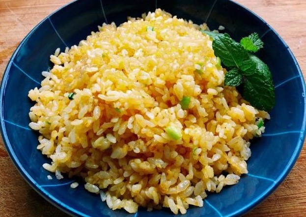 做蛋炒饭时，米饭不要直接入锅炒！多做一步，米粒金黄，粒粒分明