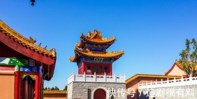 两个字!泰山石壁上的“虫二”,日本人百思不得其解,却让郭沫若一语道破