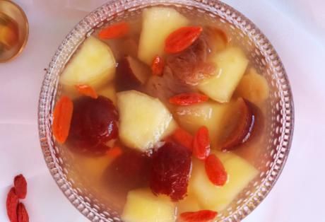 春节过后,多用苹果煮汤,隔三差五给孩子喝一次,助消化解油腻