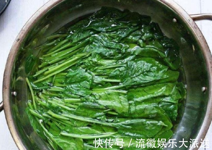 香椿炒鸡蛋|别再偷懒了，有4种蔬菜下锅前必须焯水，最后一种要特别留意