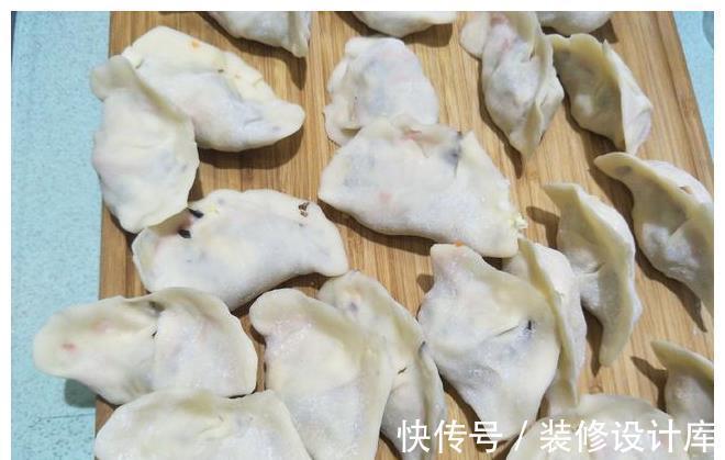 韭菜饺子|秋天做煎饺，韭菜靠边站，3菜混合调馅，又香又脆营养高