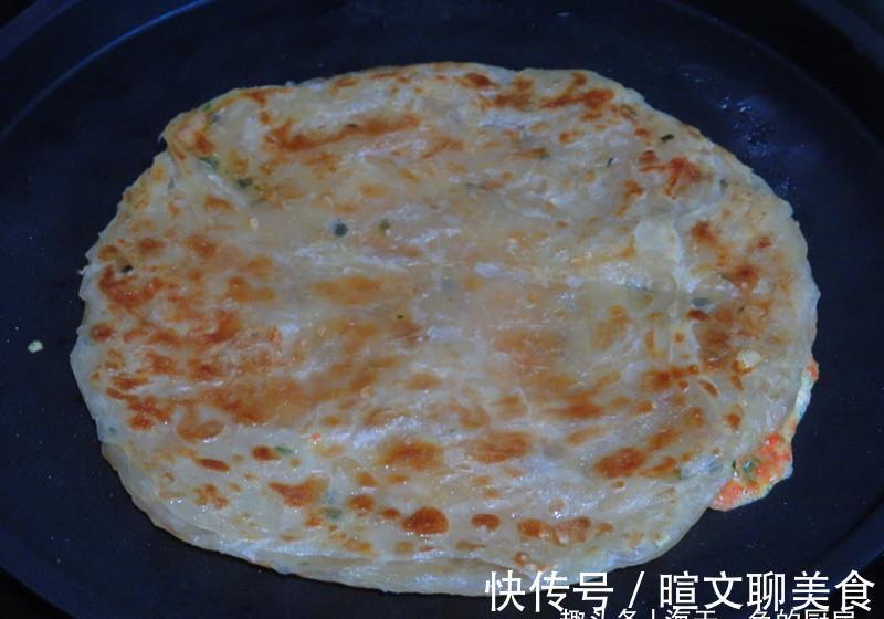 更香|手抓饼别煎着吃了，这样做更香更营养，我家一周做几次，次次光盘