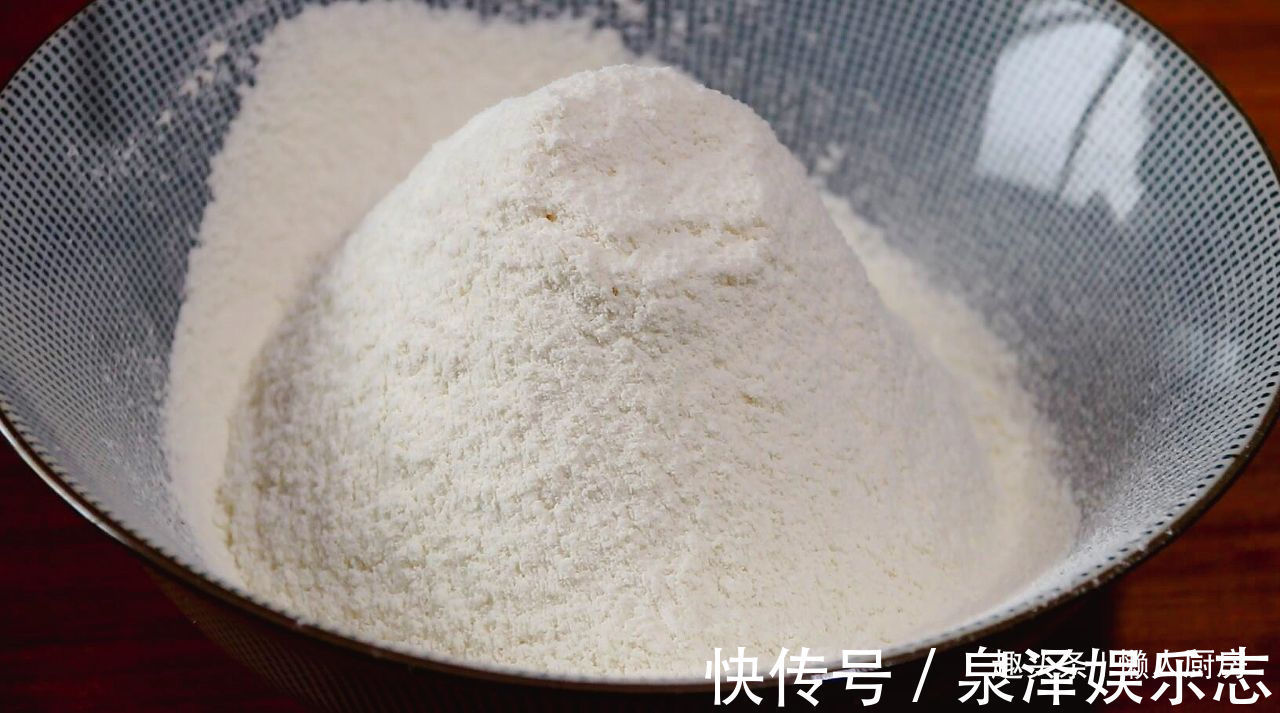 过年吃的茶食不用买，自己在家做，半斤面粉能做好多，又香又脆