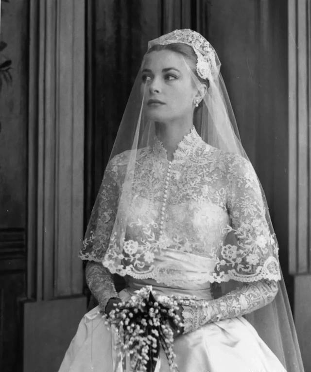 蕾丝|各国王妃的婚礼头纱设计,丹麦王妃的最华丽、梅根的很用心