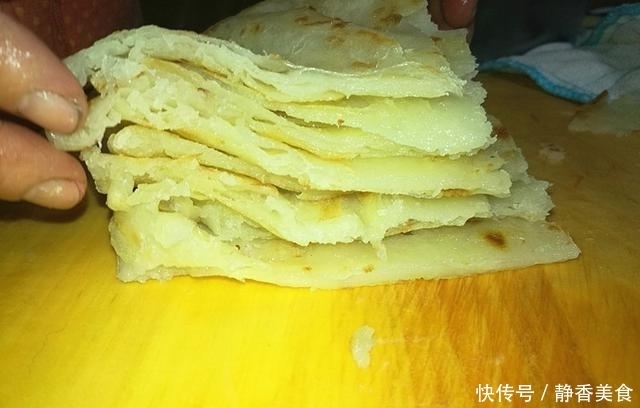 面团|为什么东北人烙的饼又软又起层,原来是多了这一步!