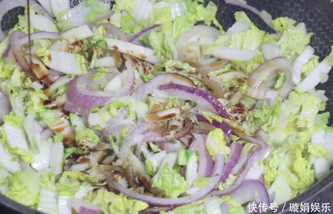 半颗白菜1把面条，简单一做，香辣美味，面条吸收汤汁，超好吃