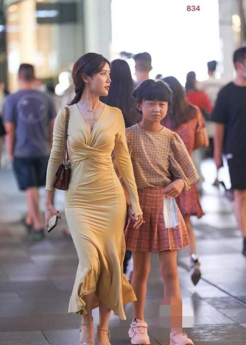  简单|气质女生的长裙穿搭示范，简单修身又耐看，给你想要的优雅