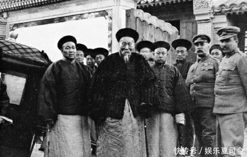 李鸿章|李鸿章访问沙俄，饭后吸一口烟看傻俄国官员，感叹：难怪清朝会输