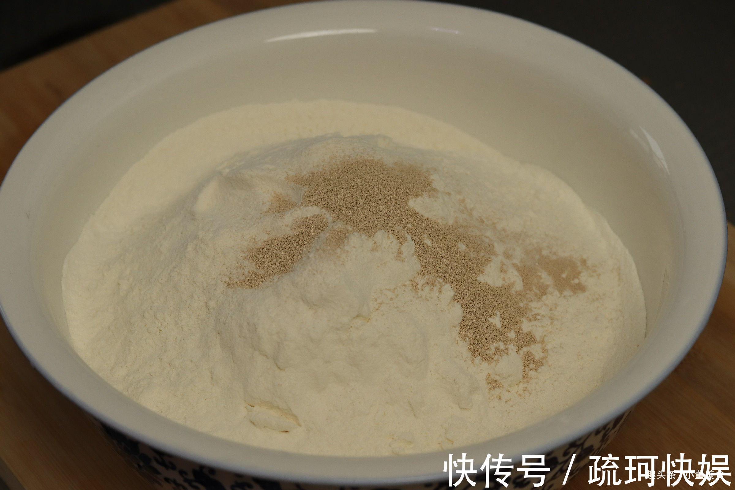 老妈|冬天发面时,别只会放酵母,记住3个诀窍,馒头又软又好吃