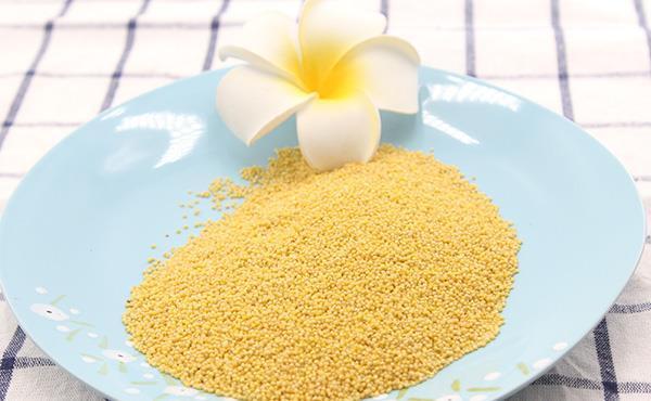 糖尿病并发症|如果每天喝一碗小米粥，血糖会上涨还是降低？看看糖友的亲身经历