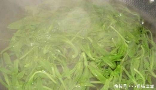 “野草”名字很好听，热水一烫成“面条”，女人吃了好处多