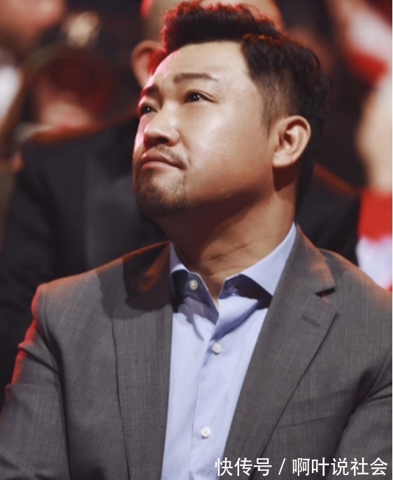 賈冰|從團長到登3次央視春晚,迎娶美女妻子,賈冰背后究竟有什么人