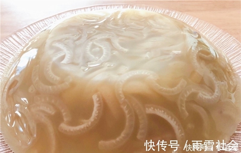 焯水|做猪皮冻时,猪皮焯水后就煮是大错特错!多加1步,猪皮清澈透亮