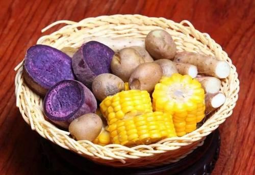 碳水化合物|比肥肉还“升血脂”?医生提醒:高血脂的人,尽量少碰“1素”!