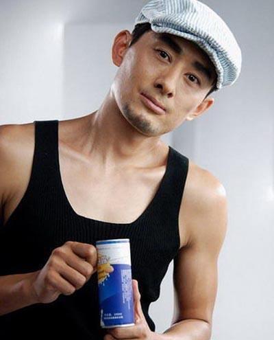 89歲郭蘭英的愛(ài)徒,從年入千萬(wàn)到人人唾罵,放羊娃阿寶做了什么